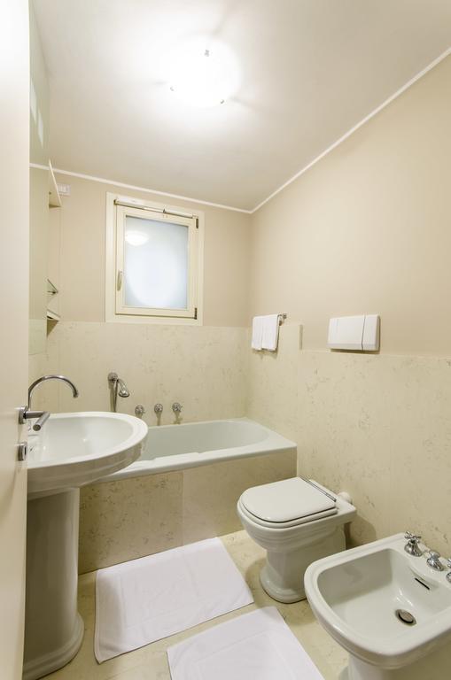 Duomo Guesthouse เปียเชนซา ห้อง รูปภาพ